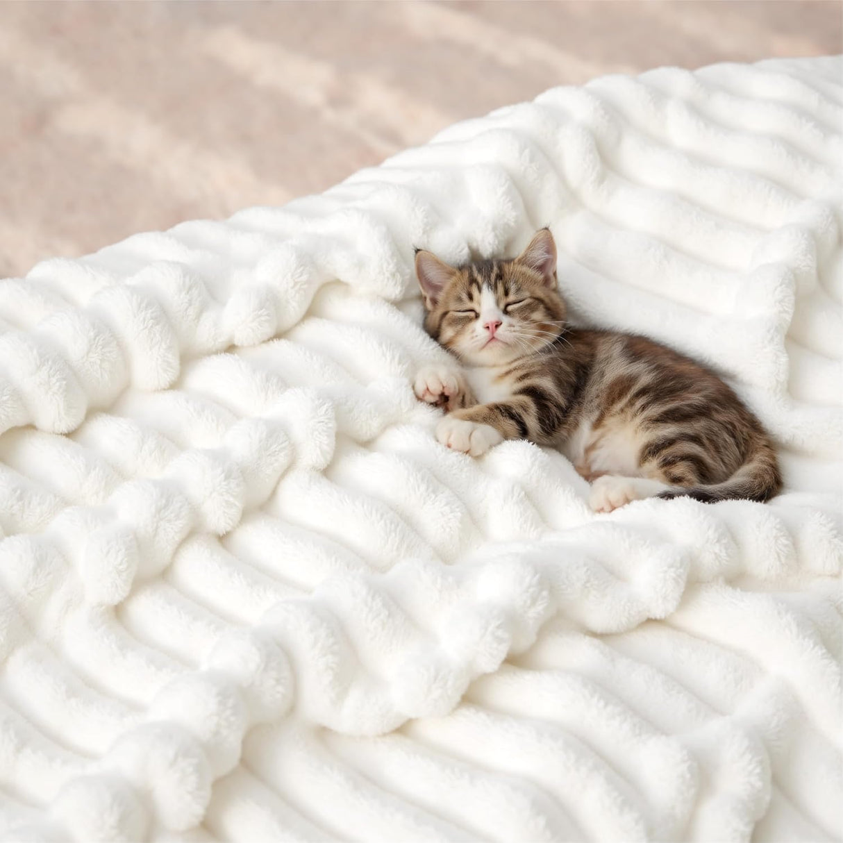 Bedsure Gentlesoft White Throw Blanket for Couch - Mothers Gifts Day Birthday Gifts for Women Mom Her, Soft Cozy Fleece Summer Throw Blanket for Girl, Room Home Bedroom Decor, off White, 50X60 Inches